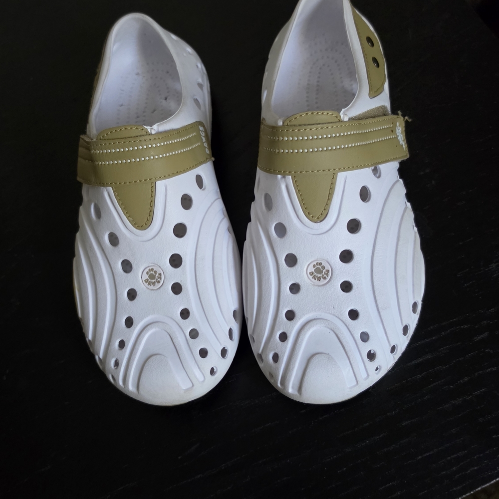 Dawgs Sandals Size 6